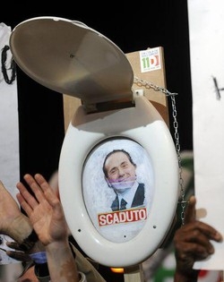 Governo/Editoriale Ft:è tempo che Berlusconi lasci Palazzo Chigi