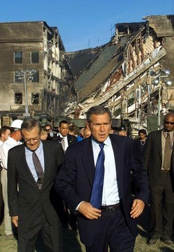 Wikileaks/ Riappare Rumsfeld, su Facebook, e condanna fuga file