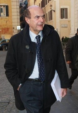 Governo/ Bersani:Da Berlusconi bastone e carota, ma ignora paese