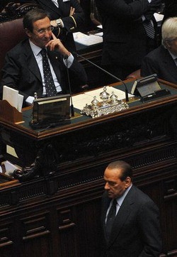 Governo/ Sondaggio SWG: Per 59% italiani Fini deve dimettersi