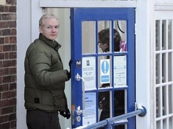 Wikileaks/ Assange racconta detenzione: in cella con pederasti