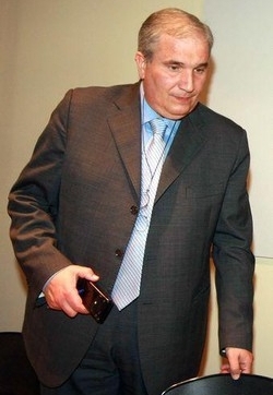 Pd/Fioroni: Alleanza solo con terzo polo e ‘nuovo Prodi’ premier