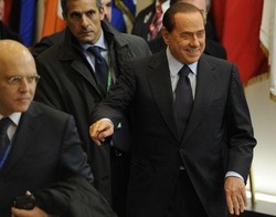 Berlusconi a Viespoli: Non c’è una c… di ragione per votarvi