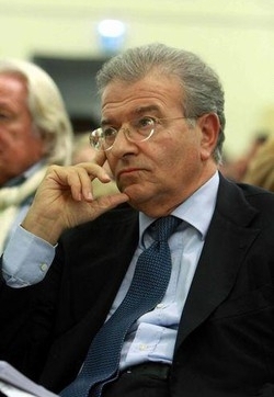 Governo/Cicchitto:Prestigiacomo dispiace ma devo ascoltare gruppo