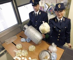 Roma, arrestato corriere della coca: sequestrati 10,5 kg droga