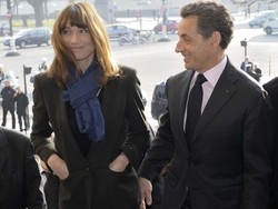 Sarkozy diventa pantofolaio: “Le mie sere con Carl&agrave; e la tv”