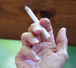 Spagna/ Da oggi non si fuma più nei bar e nei ristoranti