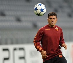 Calcio/ Pizarro: la Roma sarà la mia ultima squadra in Italia
