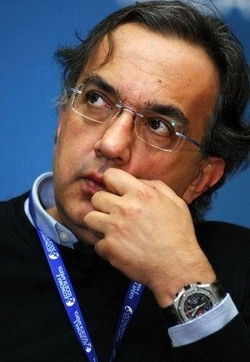 Fiat/ A Torino scritte con stella cinque punte contro Marchionne