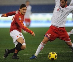 Calcio/Totti:Triste per la mia Roma,ma la bandiera non si ammaina