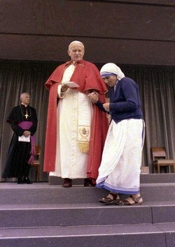 Giovanni Paolo II ‘beato a tempo di record’, come Madre Teresa