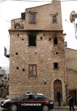 Sicilia, incendio in abitazione vicino Palermo: morta un’anziana