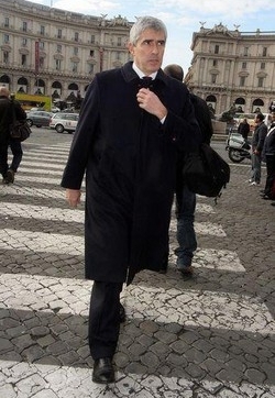 Ruby/ Casini:Vero scandalo impegno full time Governo pro Premier