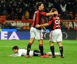 Calcio/ Milan-Cesena 2-0 nel posticipo, Ibra segna un gol e mezzo