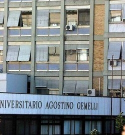 Bimba 10 mesi picchiata, trasferita in reparto pediatrico Gemelli
