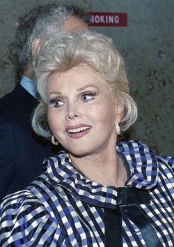 Zsa Zsa Gabor vende villa Bel Air per coprire spese intervento
