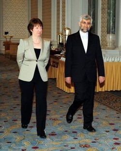 Iran/ Troppo sexy, Teheran ritocca foto della Ashton