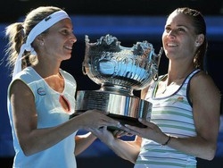 Tennis/ Australian Open: Pennetta e Dulko trionfano nel doppio