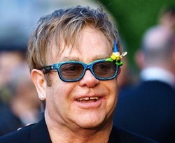 Elton John firma colonna sonora cartoon ‘Gnomeo & Juliet’