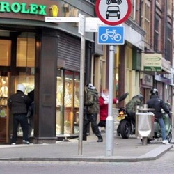 Gb/ La “supernonnetta” da anni combatte il crimine a Londra