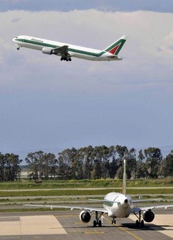 Libia/ Alitalia sospende i voli di linea su Tripoli
