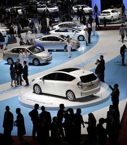 Auto/ Mercato crolla ancora, immatricolazioni febbraio -20,49%