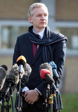 Wikileaks/ Spielberg prepara film, fan sito Assange critici