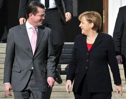 Germania/Guttenberg dona stipendio a famiglie soldati Afghanistan