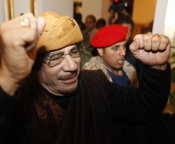 Libia/ Gheddafi in hotel di Tripoli, ma delude stampa in attesa