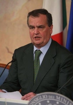 Governo/ Calderoli: Servono cinque sottosegretari in più
