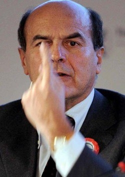 Governo/ Bersani: Premier vuole resistere, resistere, resistere