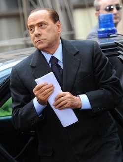 Immigrati/ Berlusconi prova a limitare danni e va a Lampedusa