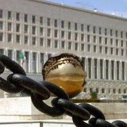 Farnesina/ Incendio per un guasto elettrico, personale evacuato