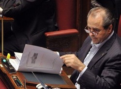 Nucleare/ Di Pietro: Governo tenta colpo di mano per truffare
