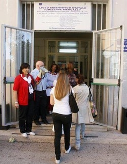 Scuola/ Da oggi primi ritorni in classe dopo la pausa pasquale