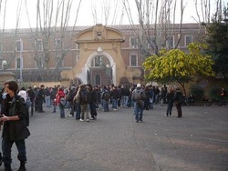 Scuola/ Superiori, 500mila fanno prove Invalsi:proteste sindacati