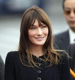 Francia/ Carla Bruni sulla gravidanza: “Tengo la bocca cucita”