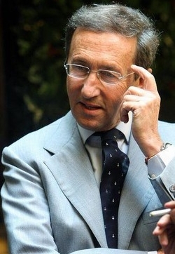 Fini: Confronto politico punti su crescita e occupazione giovani