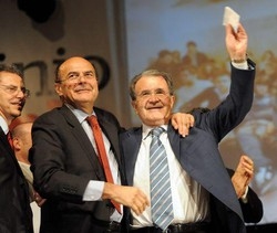 Elezioni/ Bersani festeggia vittoria e chiede dimissioni premier