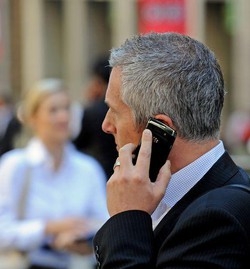 Salute/ Cellulari cancerogeni? Studi finora non sono conclusivi