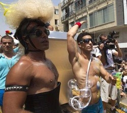 Europride/ Già in molti in piazza a Roma per il corteo-parata