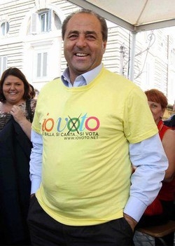 Referendum/Promotori brindano,Di Pietro:Nessuno ci metta cappello