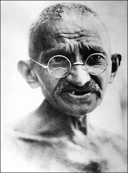 India/ Rubati gli occhiali del Mahatma Gandhi