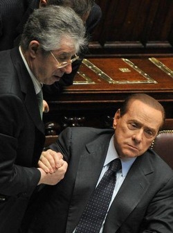 Berlusconi: Governo durerà altri due anni. Continua pressing Lega
