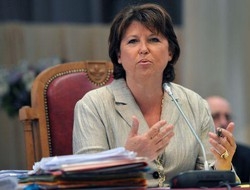 Francia/ Martine Aubry si candida, sfida a Sarkozy