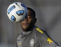 Calcio/ Calenda: Maicon resta all’Inter