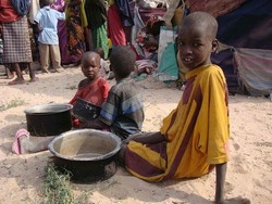 Somalia/Shabab rimuovono divieto,consegnati primi aiuti umanitari