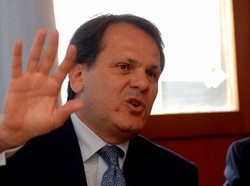 Governo/ Romano: Avanti a testa alta, inopportuno è solo Fini