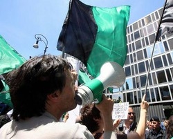 Rai/Sit in Radicali a viale Mazzini durante cda:no chiusura ferie