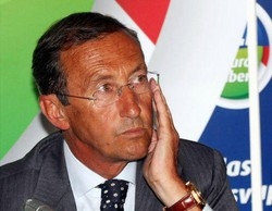 Governo/ Fini: Maroni premier, lo sosterrebbe anche il Pd